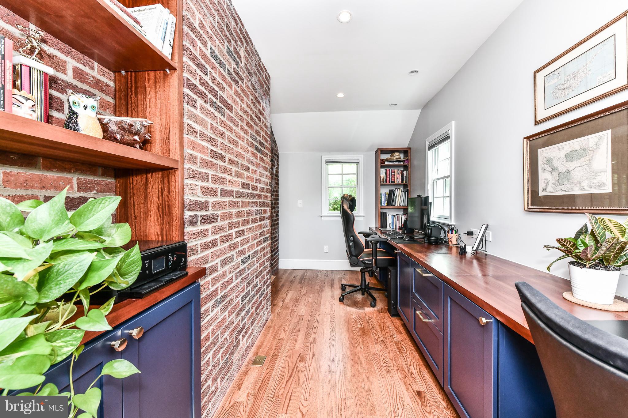 HILLWOOD - Residential Lease