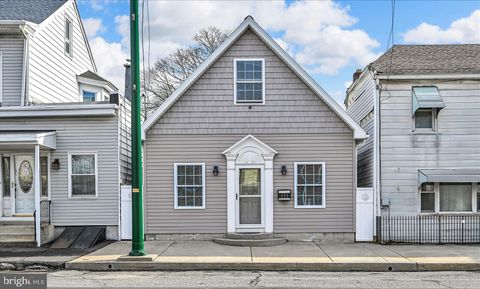 135 S 2ND STREET ST CLAIR PA 17970