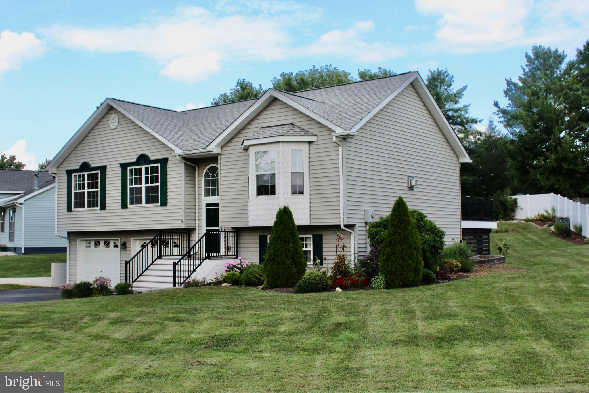 8 COTTONTAIL DRIVE