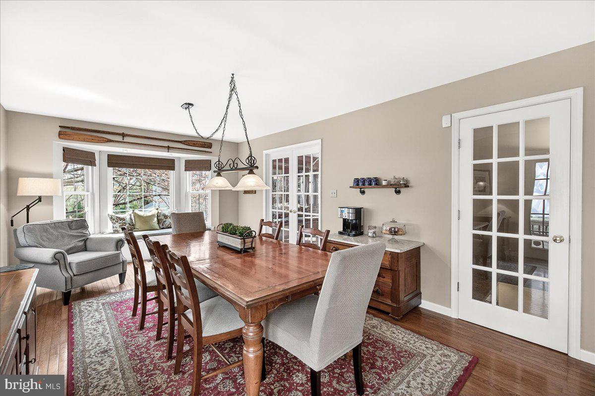 COURTS OF FOUR SEASONS - Residential