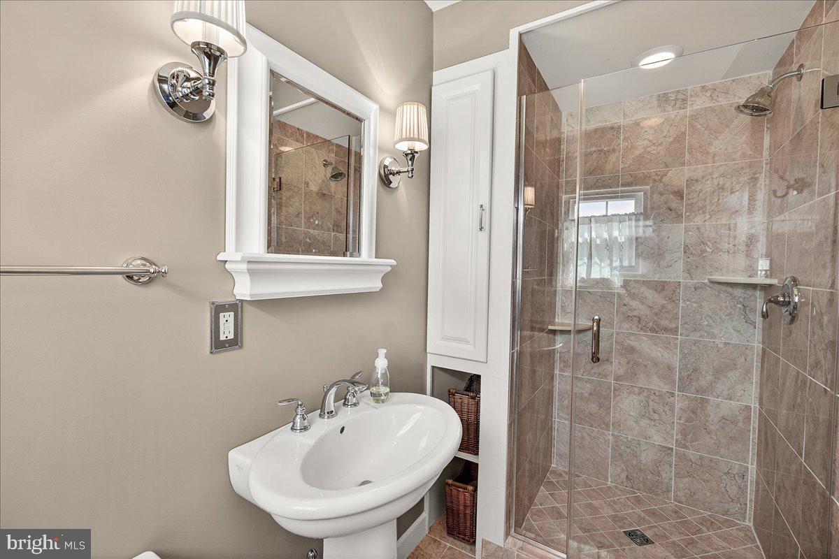 COURTS OF FOUR SEASONS - Residential