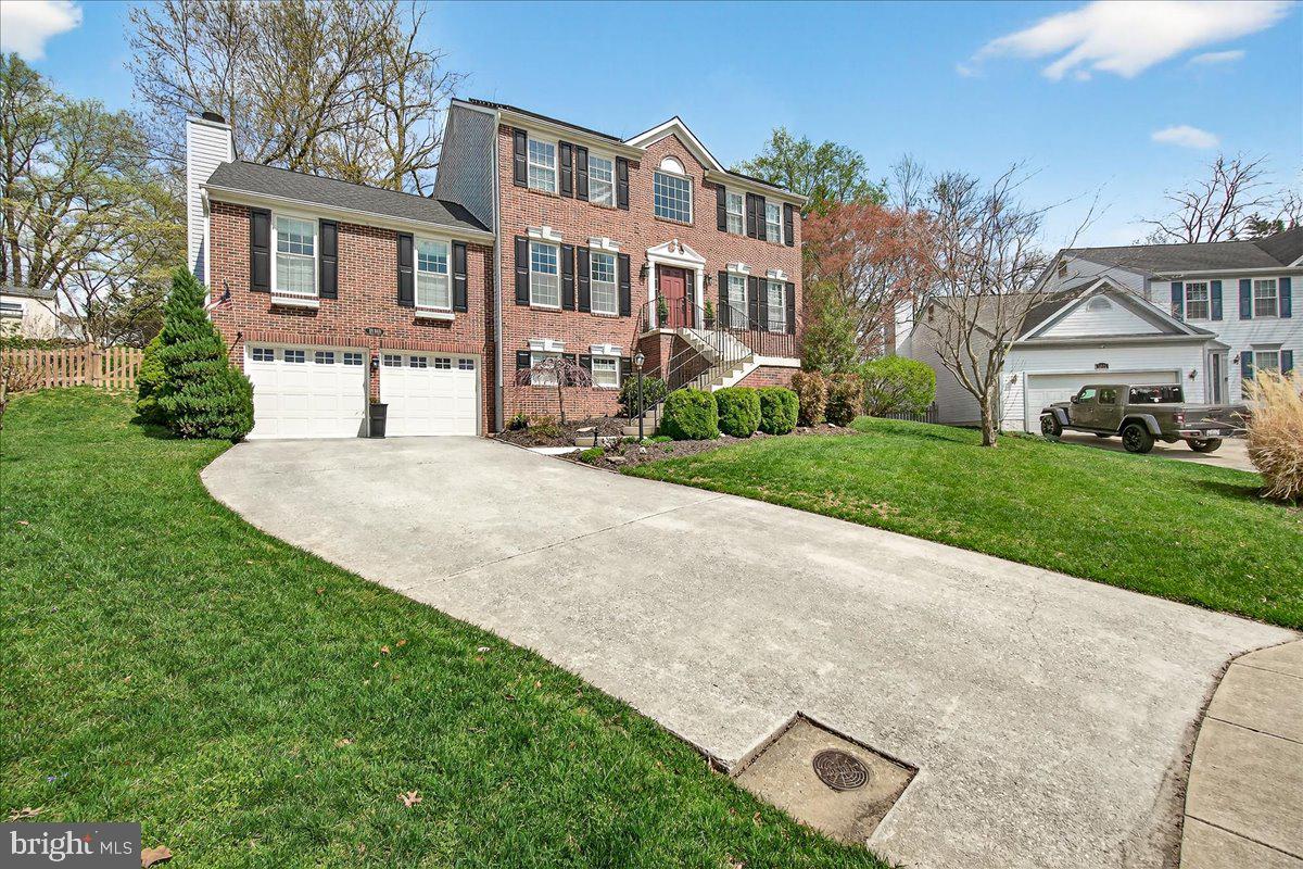 COURTS OF FOUR SEASONS - Residential