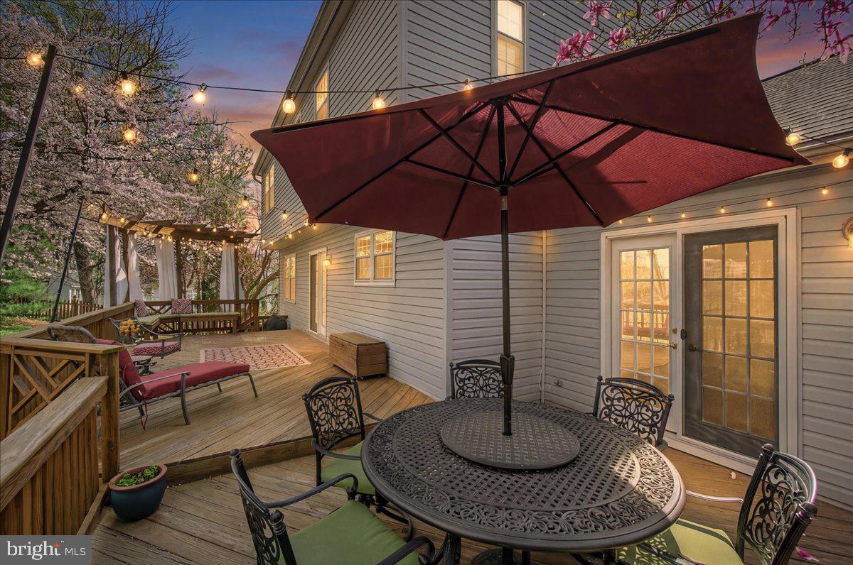 COURTS OF FOUR SEASONS - Residential