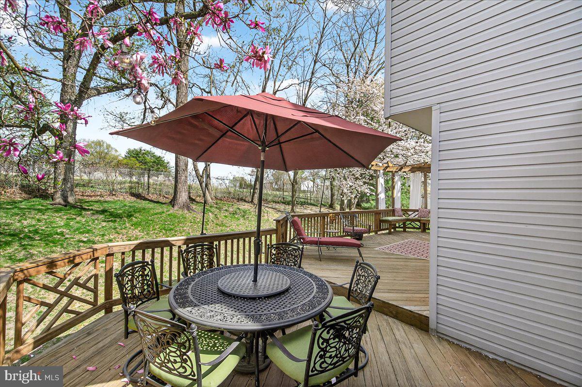 COURTS OF FOUR SEASONS - Residential