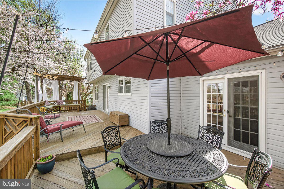 COURTS OF FOUR SEASONS - Residential