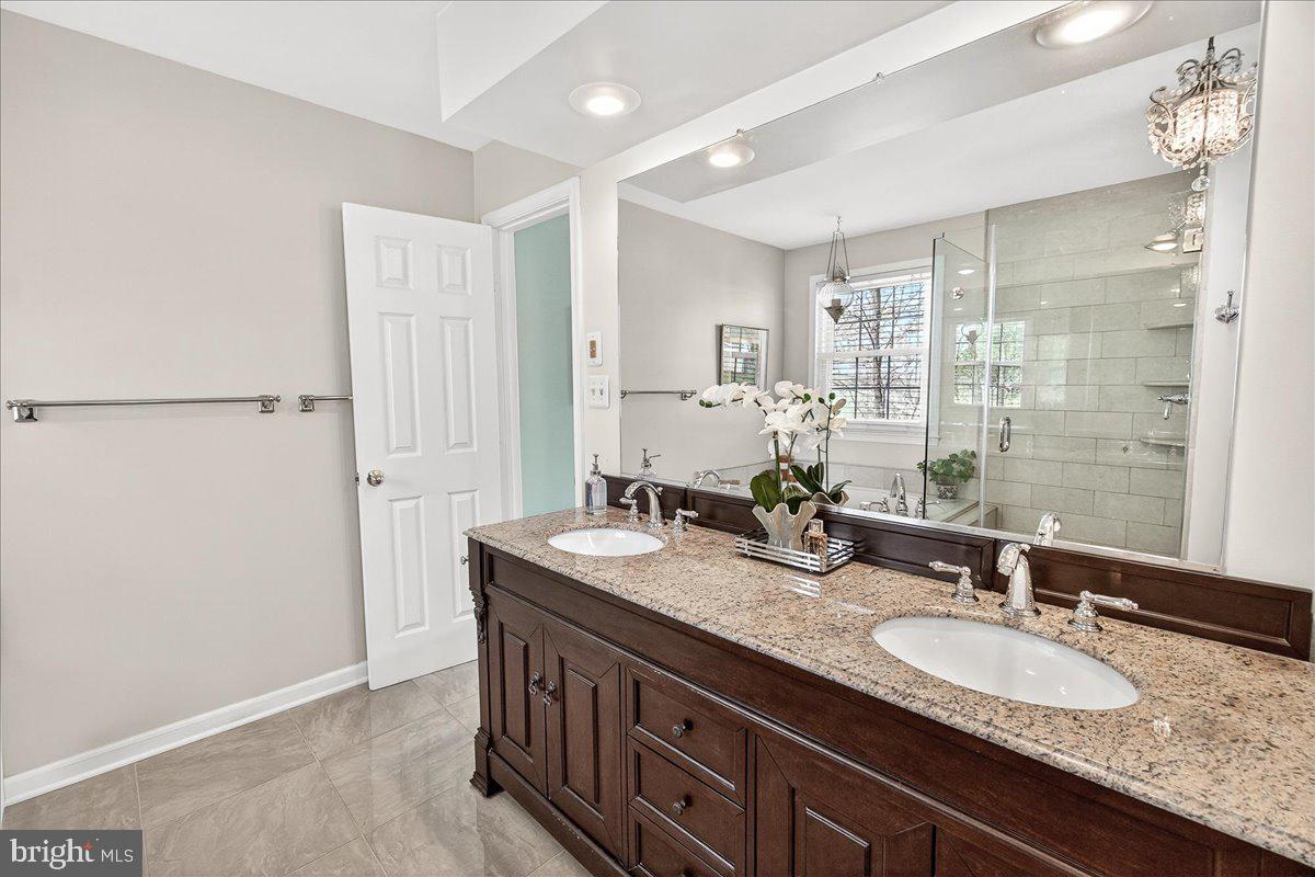 COURTS OF FOUR SEASONS - Residential