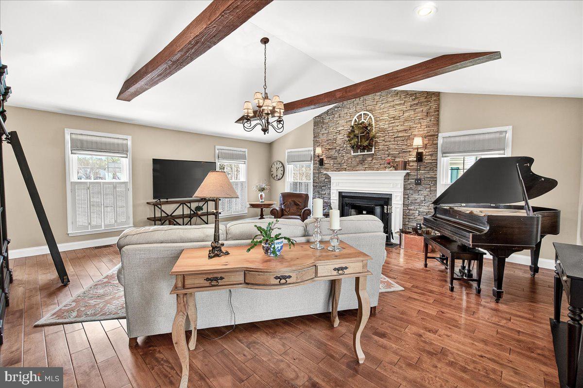 COURTS OF FOUR SEASONS - Residential