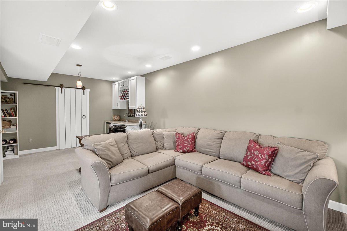 COURTS OF FOUR SEASONS - Residential