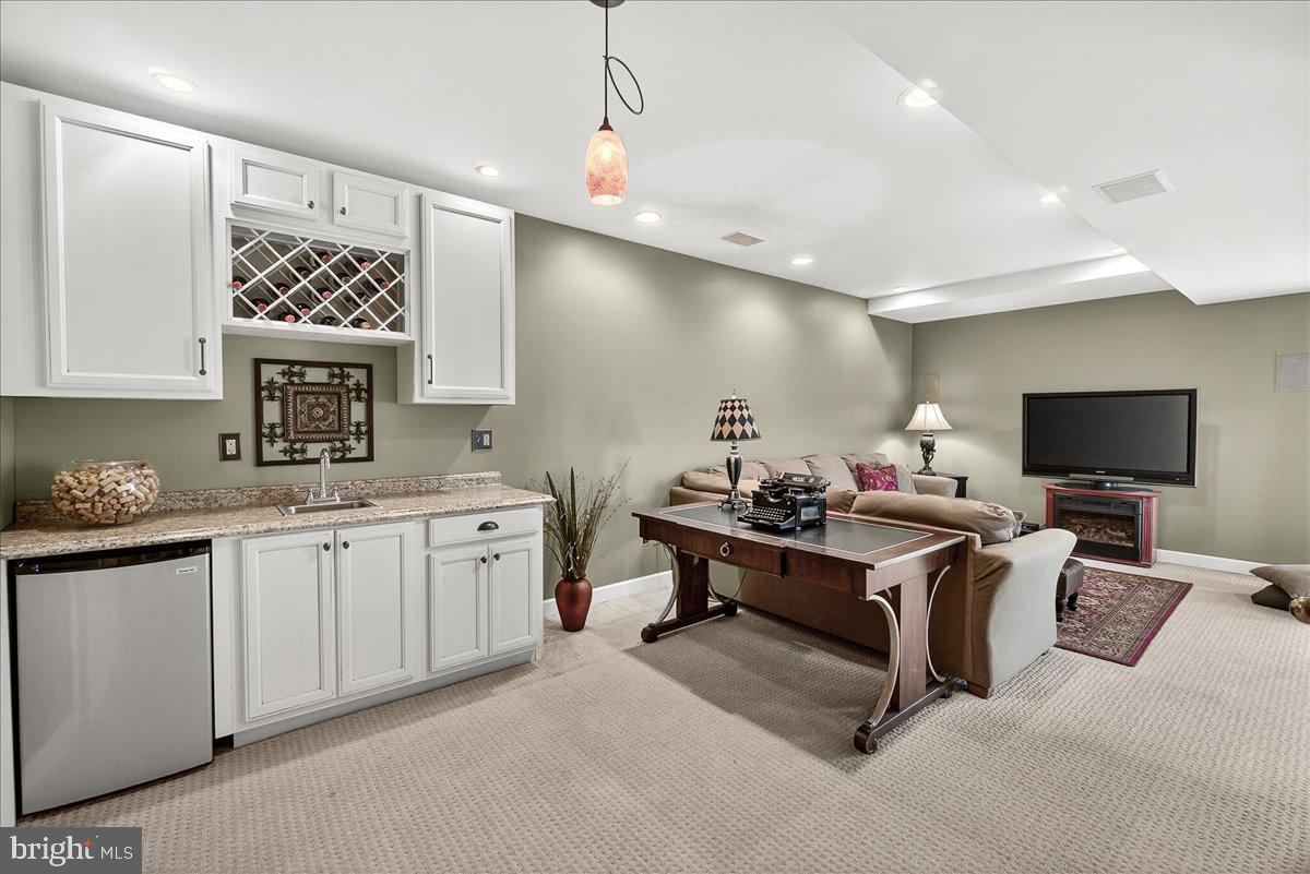 COURTS OF FOUR SEASONS - Residential