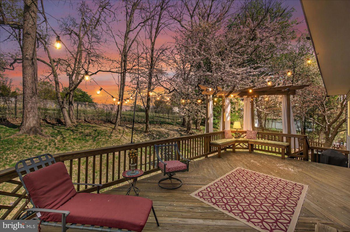 COURTS OF FOUR SEASONS - Residential