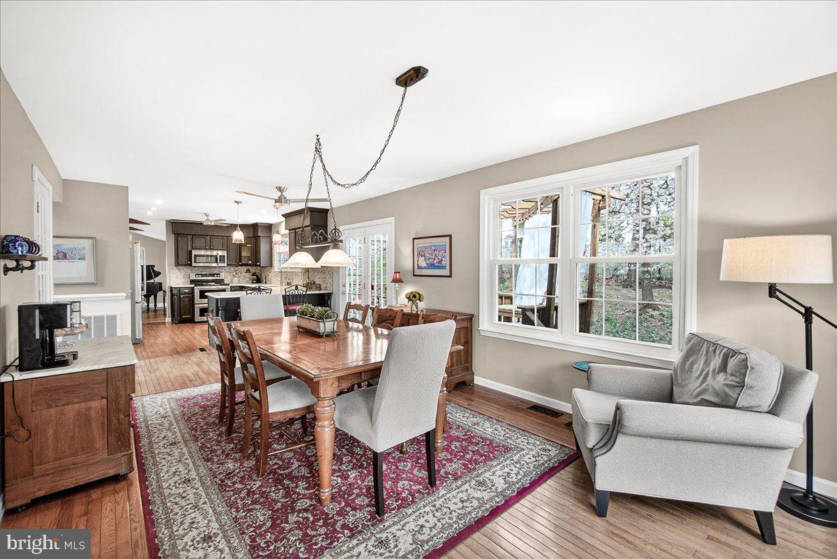 COURTS OF FOUR SEASONS - Residential