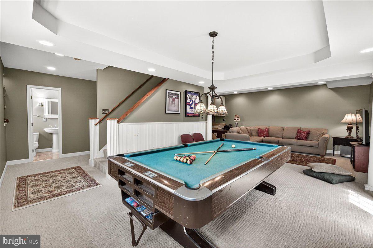 COURTS OF FOUR SEASONS - Residential