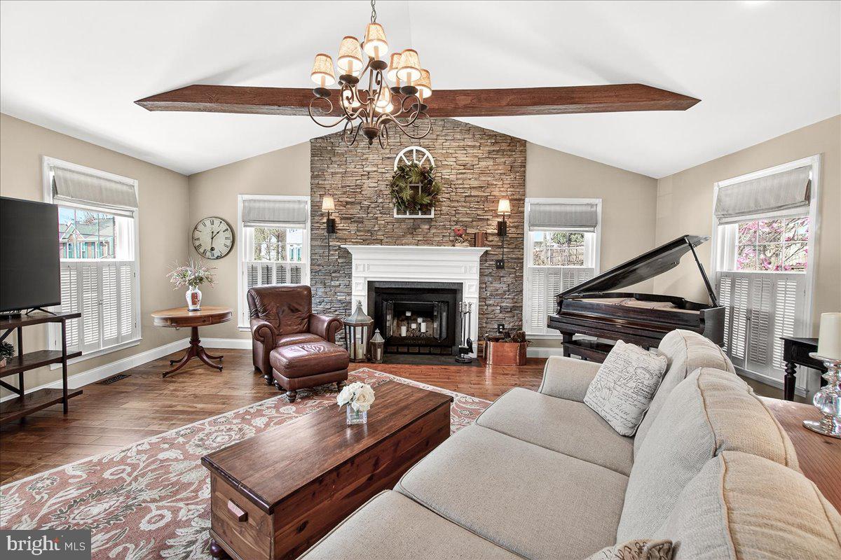 COURTS OF FOUR SEASONS - Residential