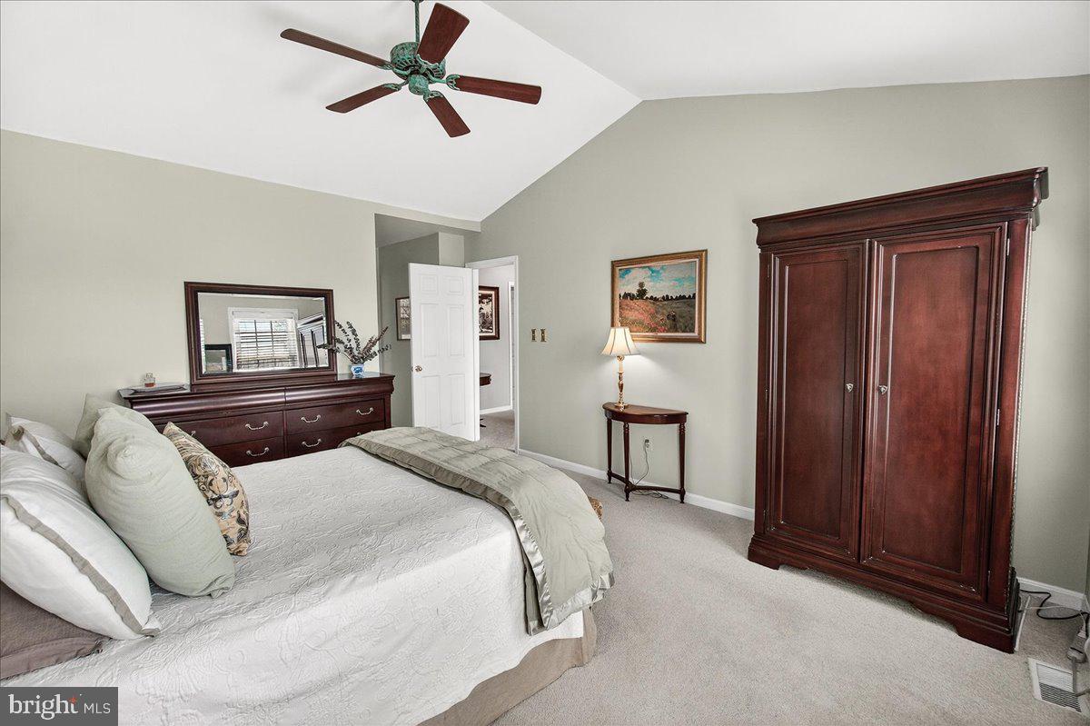 COURTS OF FOUR SEASONS - Residential