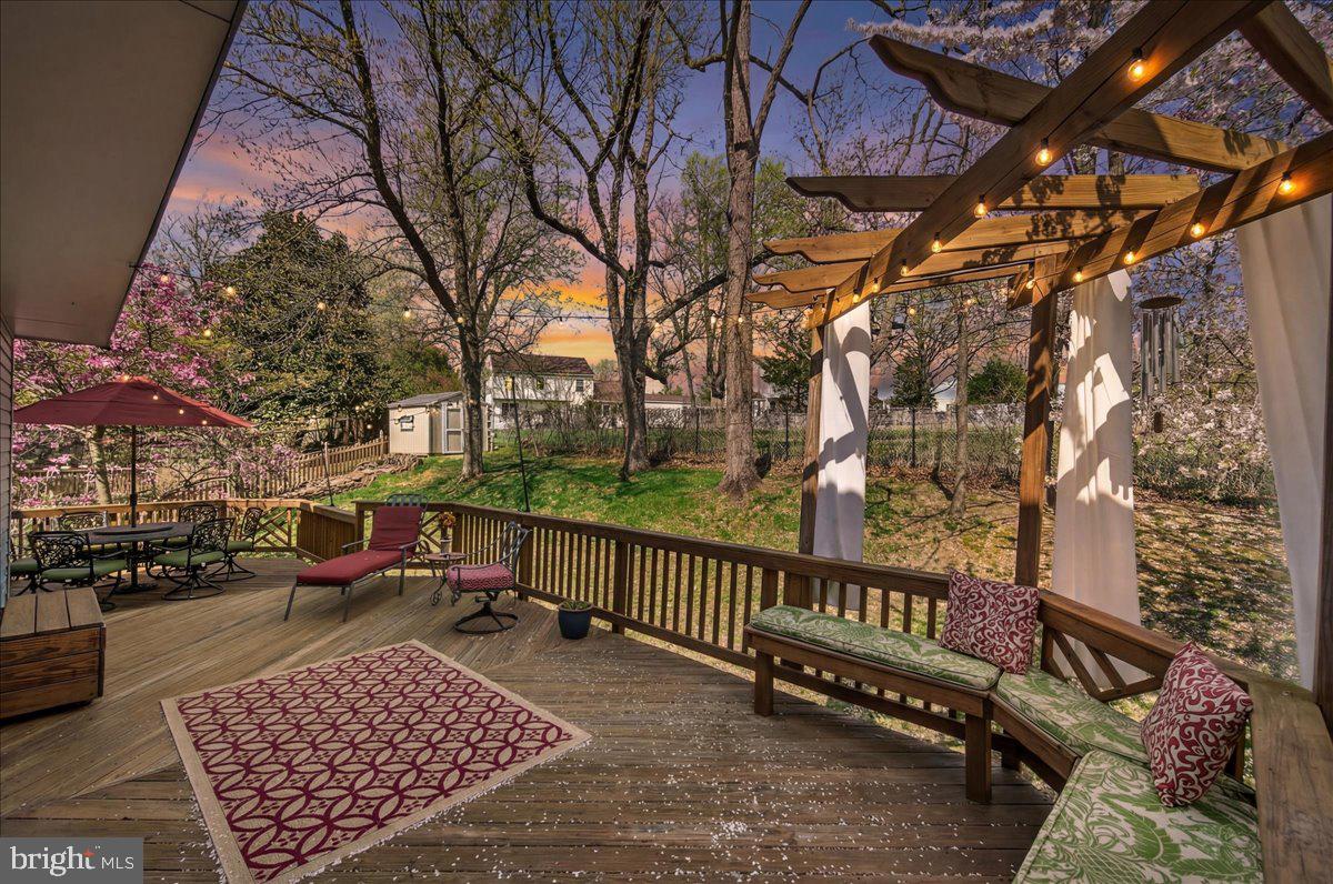 COURTS OF FOUR SEASONS - Residential