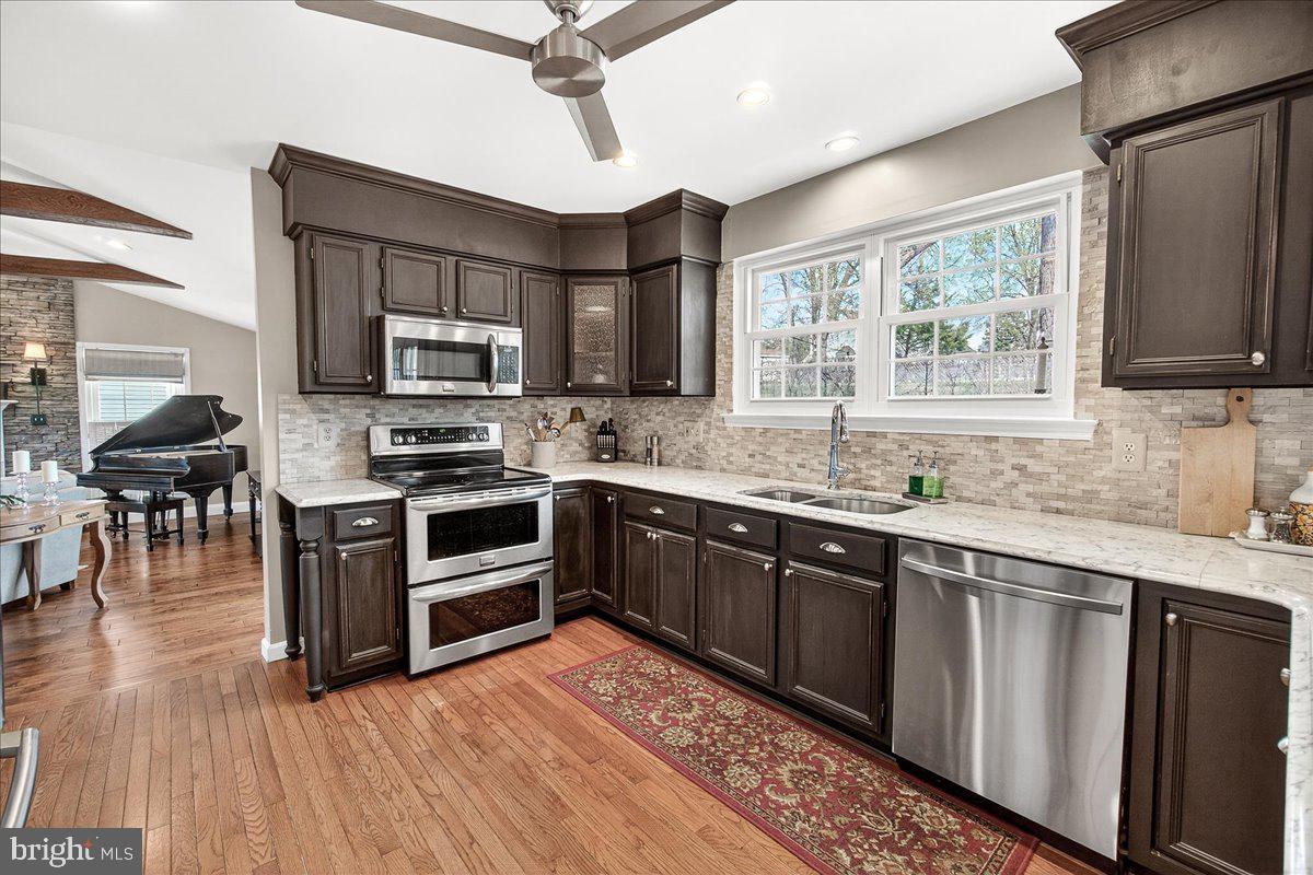 COURTS OF FOUR SEASONS - Residential