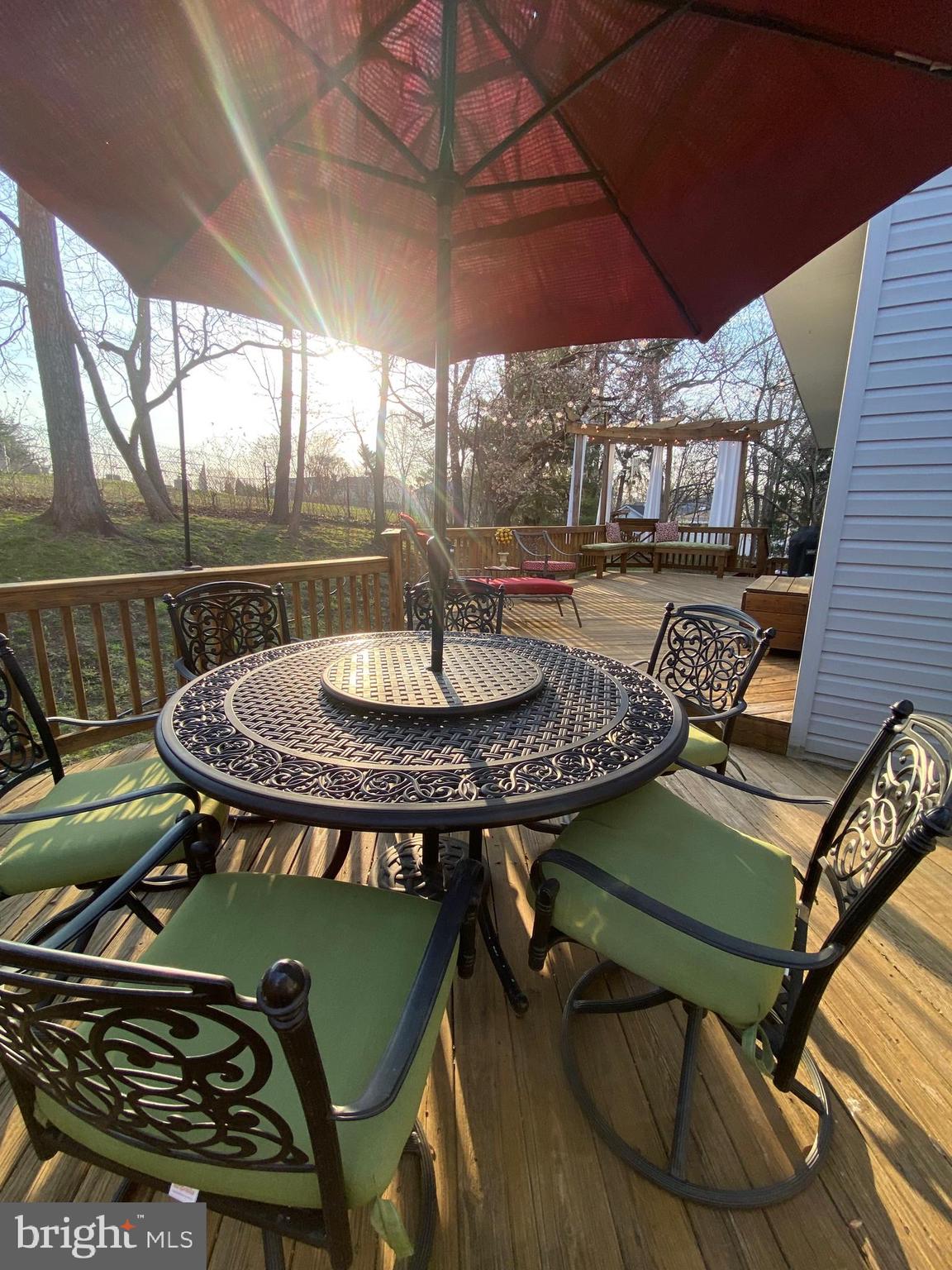 COURTS OF FOUR SEASONS - Residential