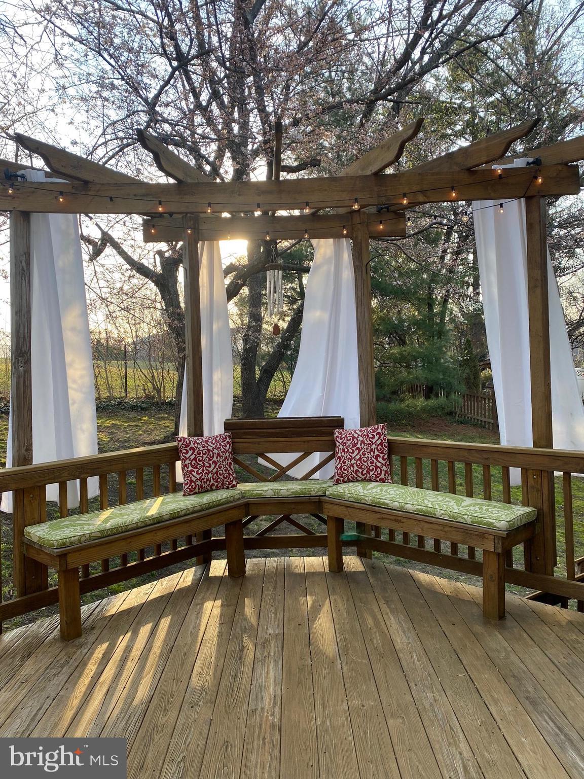 COURTS OF FOUR SEASONS - Residential