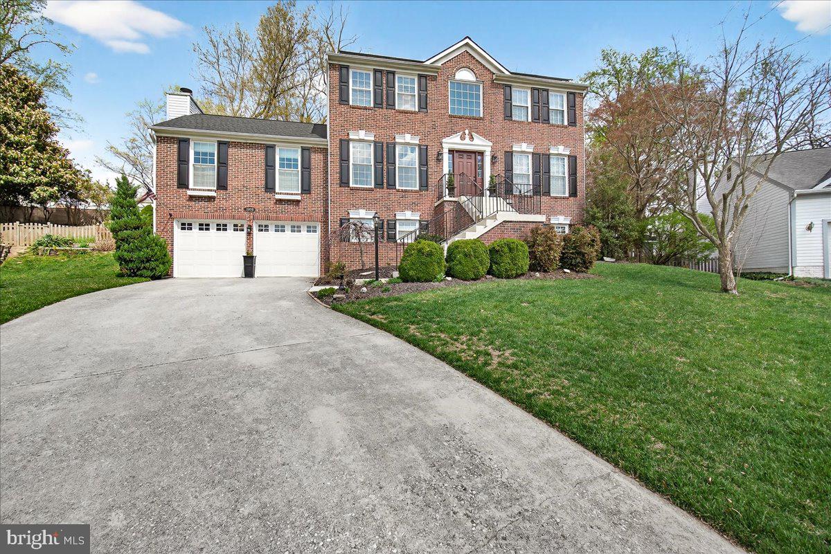 COURTS OF FOUR SEASONS - Residential