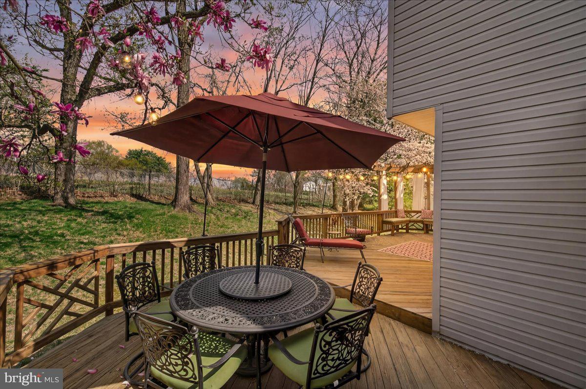 COURTS OF FOUR SEASONS - Residential