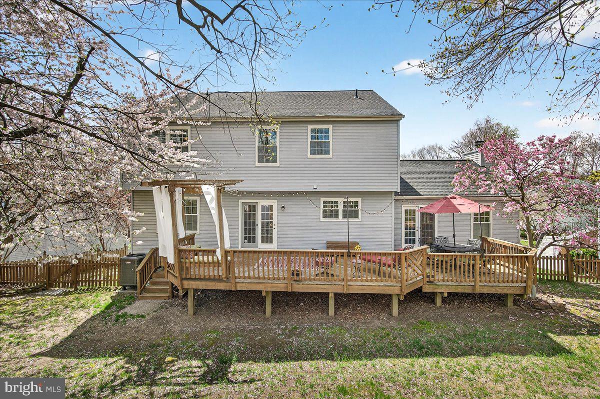 COURTS OF FOUR SEASONS - Residential