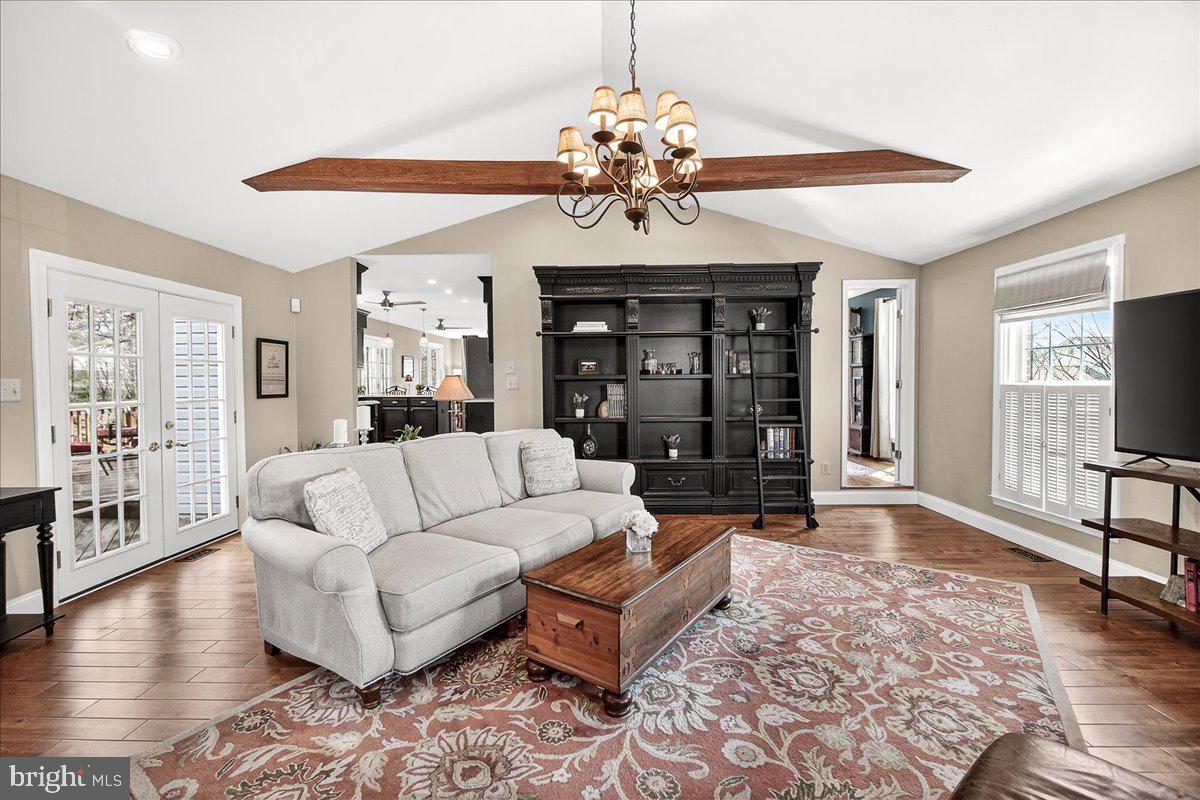 COURTS OF FOUR SEASONS - Residential