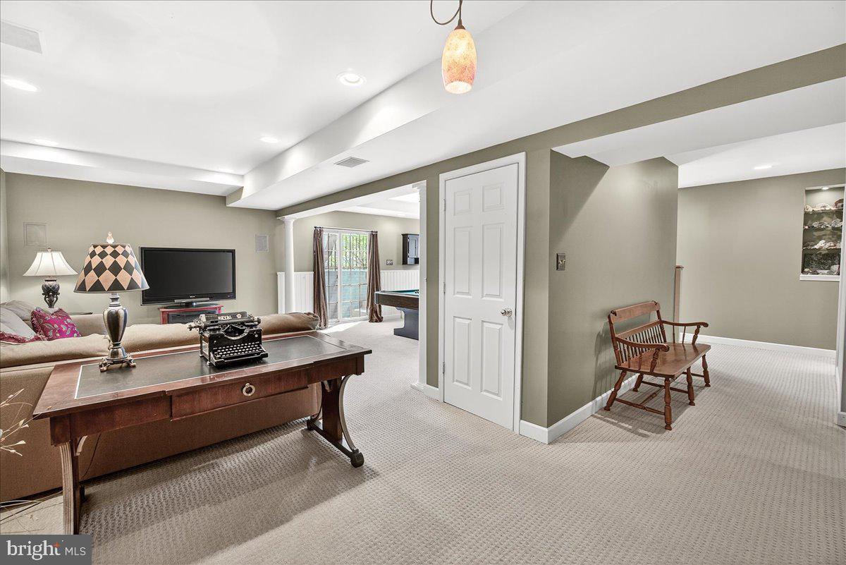 COURTS OF FOUR SEASONS - Residential