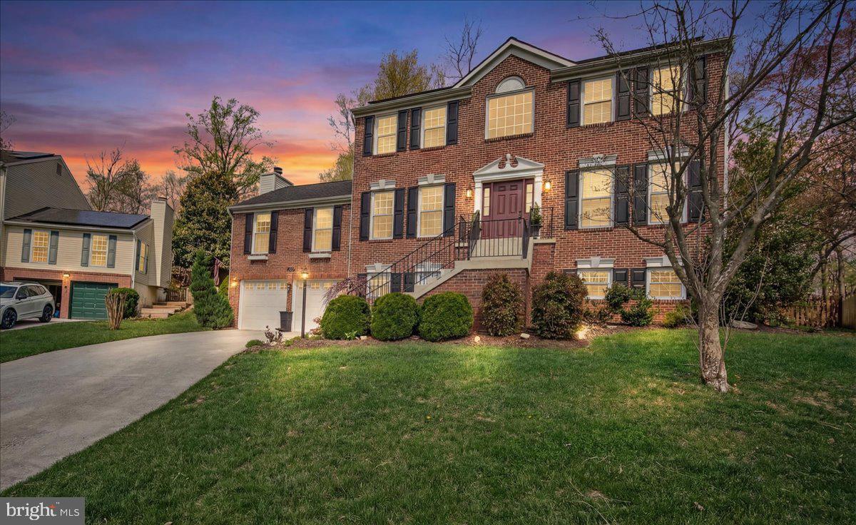 COURTS OF FOUR SEASONS - Residential