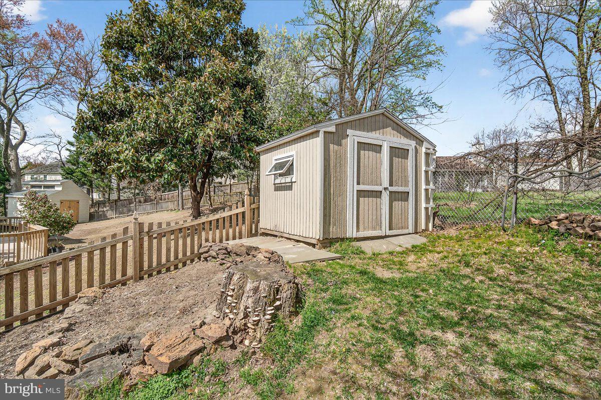 COURTS OF FOUR SEASONS - Residential