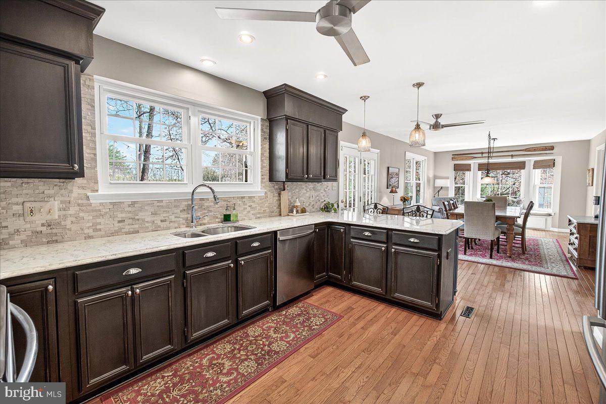 COURTS OF FOUR SEASONS - Residential