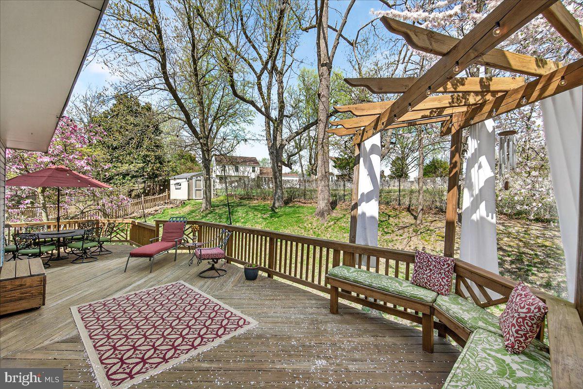 COURTS OF FOUR SEASONS - Residential