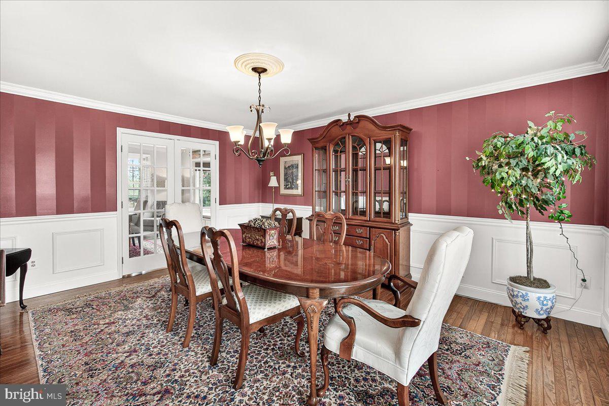 COURTS OF FOUR SEASONS - Residential