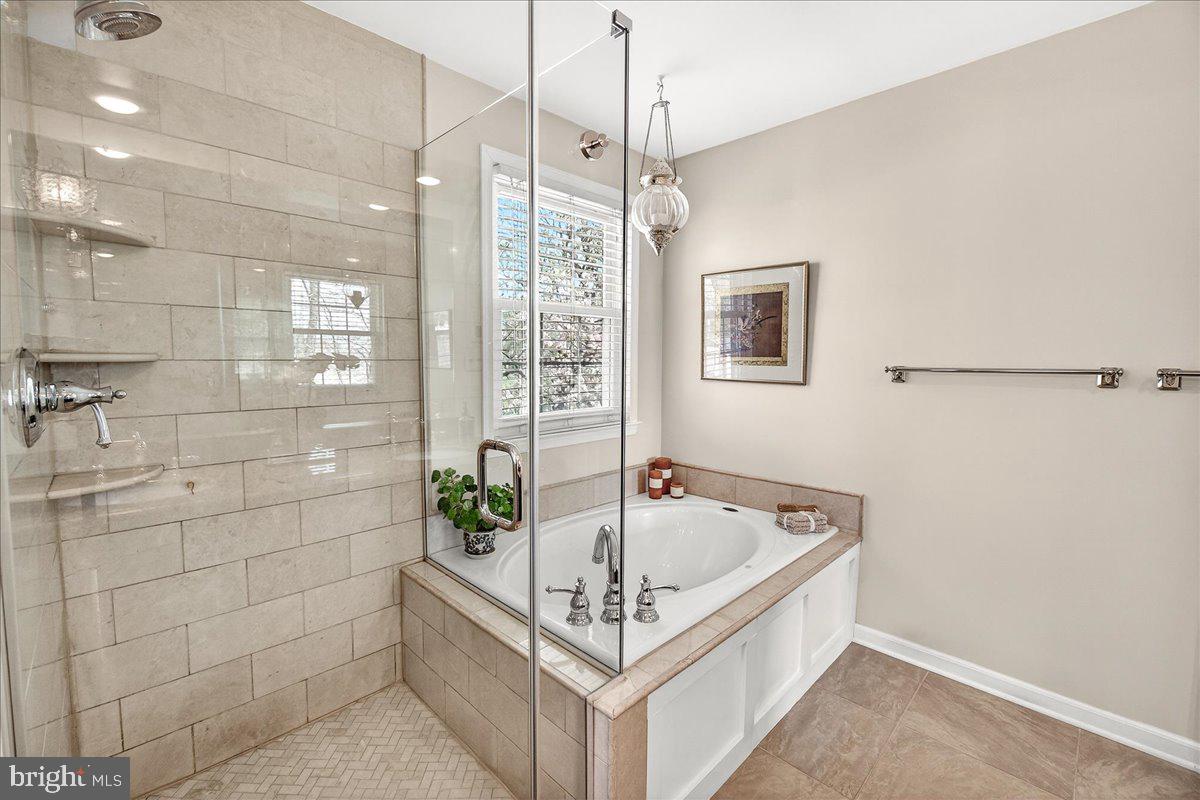 COURTS OF FOUR SEASONS - Residential