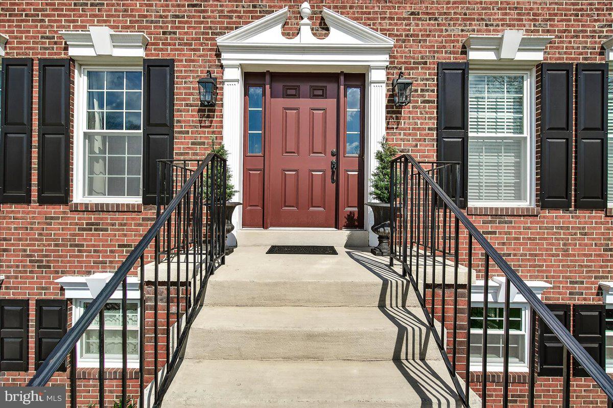 COURTS OF FOUR SEASONS - Residential