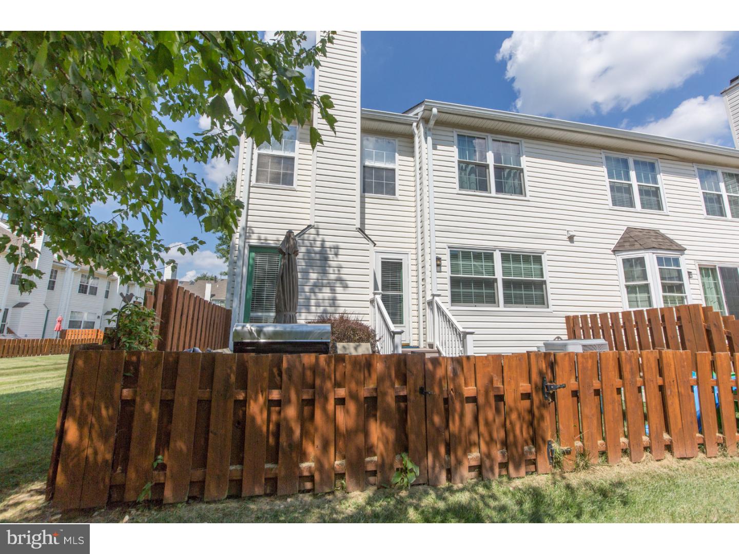 MAKEFIELD GLEN - Residential