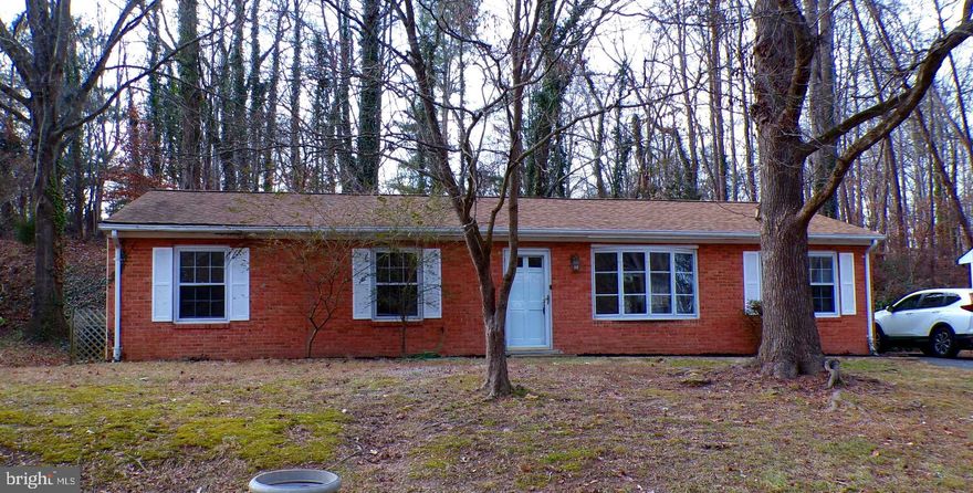 Great one-level living in a community with no HOA.  Spacious open floor plan.  Hardwood floors in the living room and dining room area. Kitchen opens to the LR / DR .  3 Bedrooms and 2 full baths (remodeled).  Rear yard  has a gazebo / screen porch to relax.  House sits on a street near the cul-de-sac so limited traffic.  Subdivision near schools, shopping and the VRE (Leeland Station).  Perfect starter home or investment property. Seller to give $1500 credit toward appliances. (Seller doing 1031 Tax Exchange)