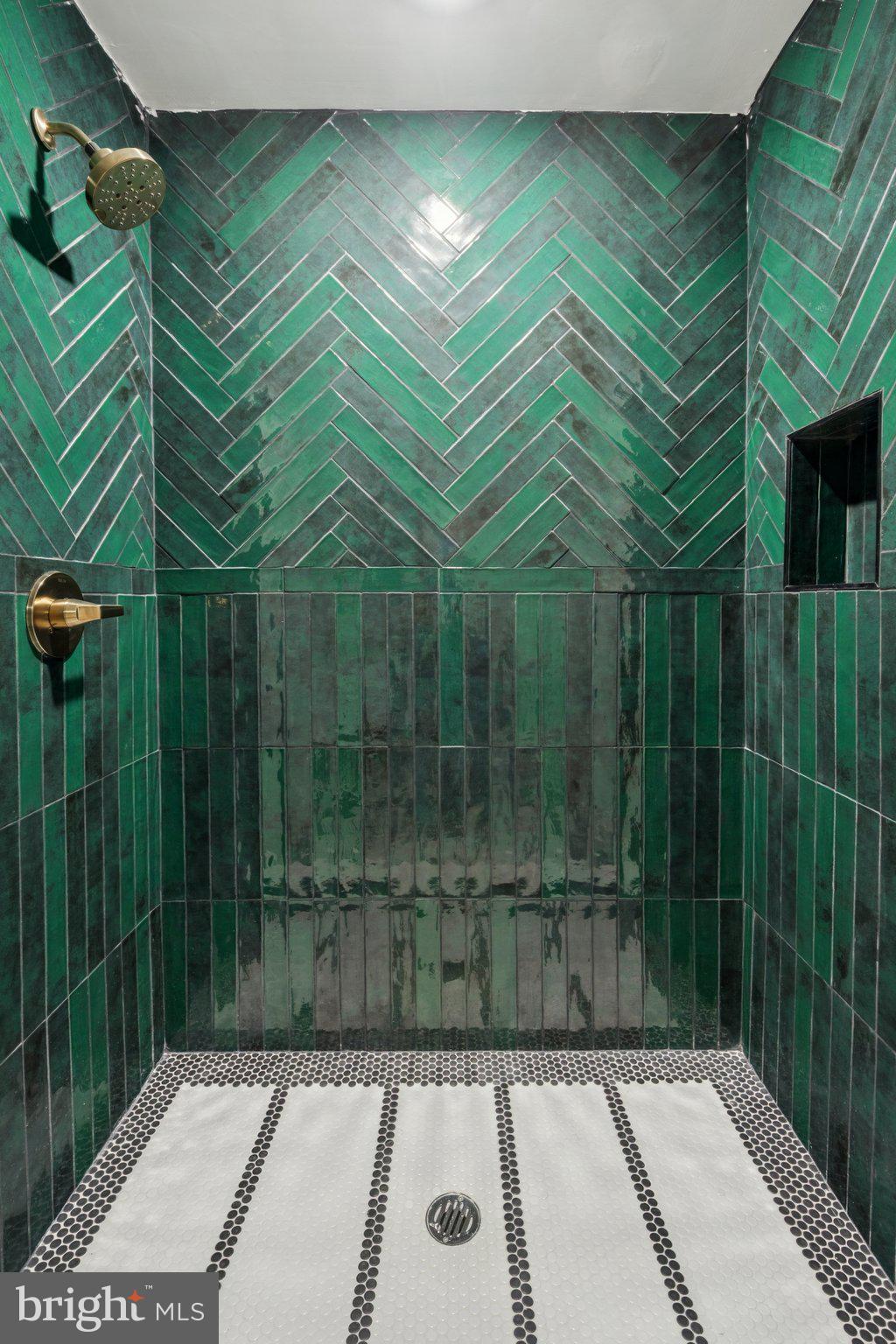 FAIRMOUNT - Residential Income