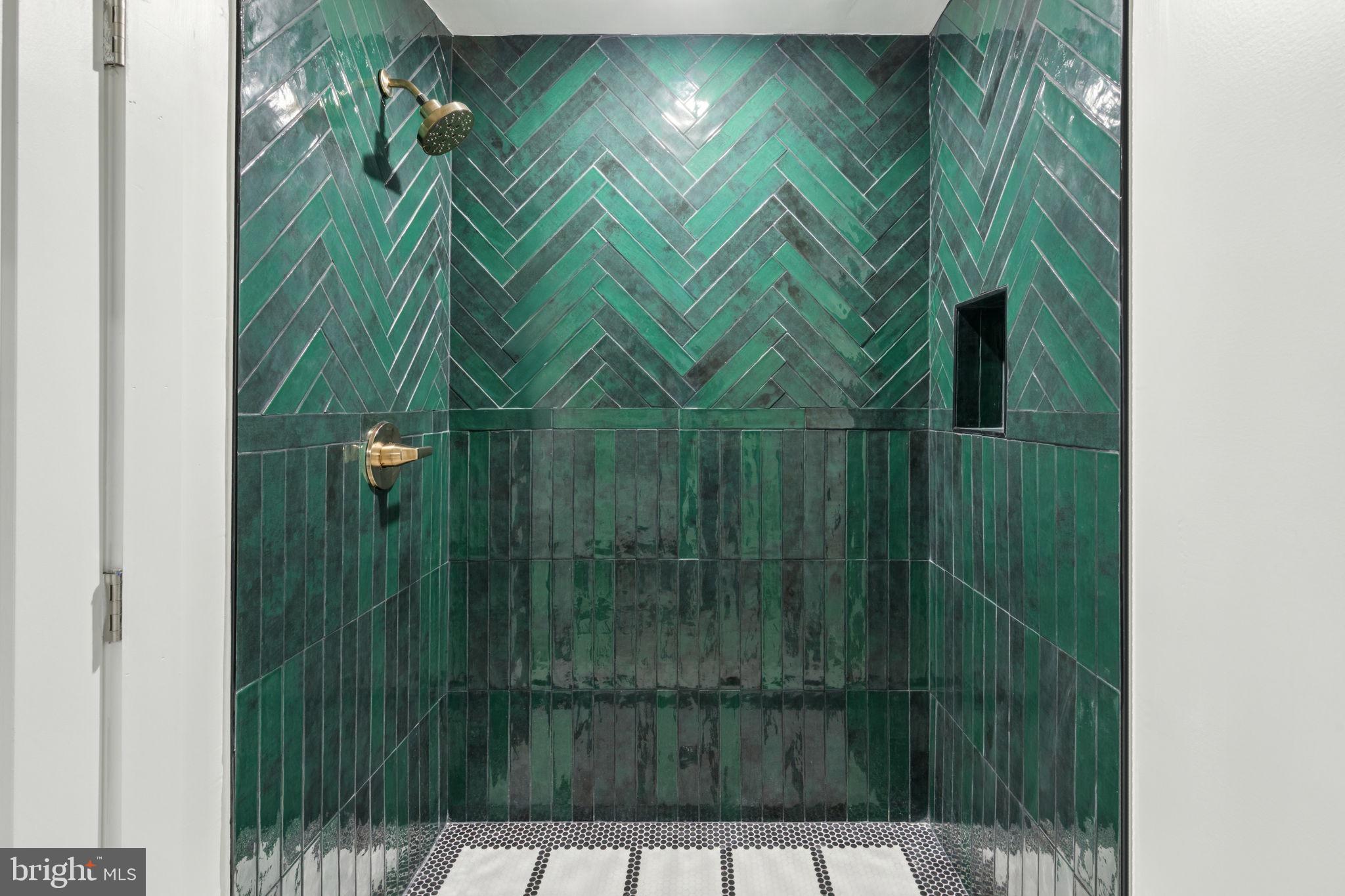 FAIRMOUNT - Residential Income