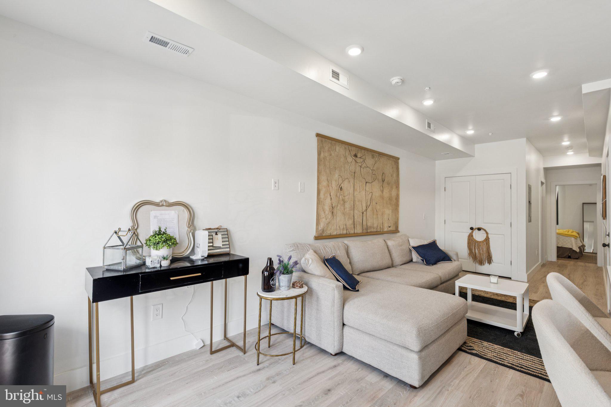 FAIRMOUNT - Residential Income