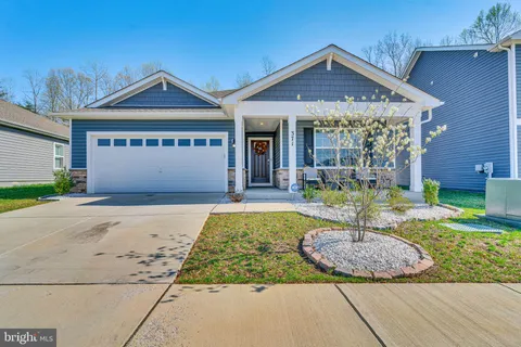 371 Forest Edge Ave, La Plata, MD MLS: MDCH2040762