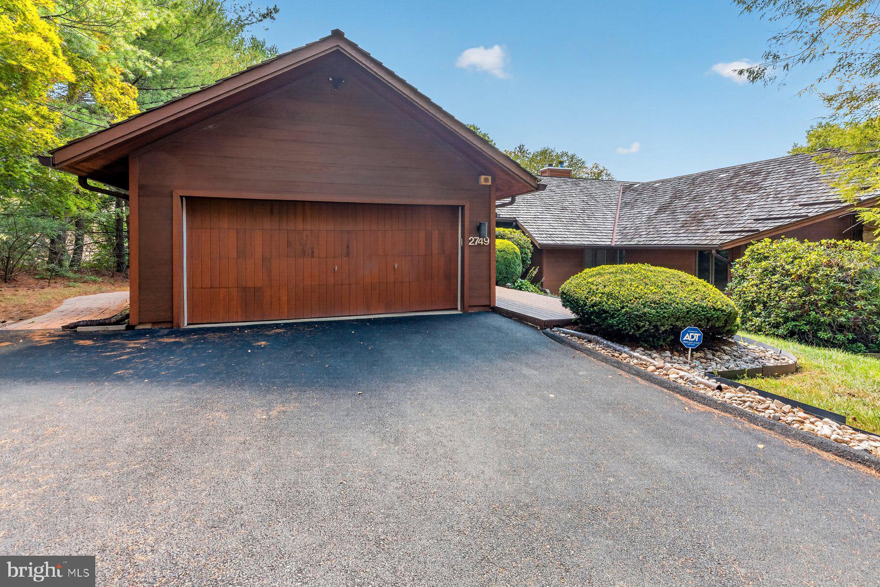 2749 WOODLAKE ROAD