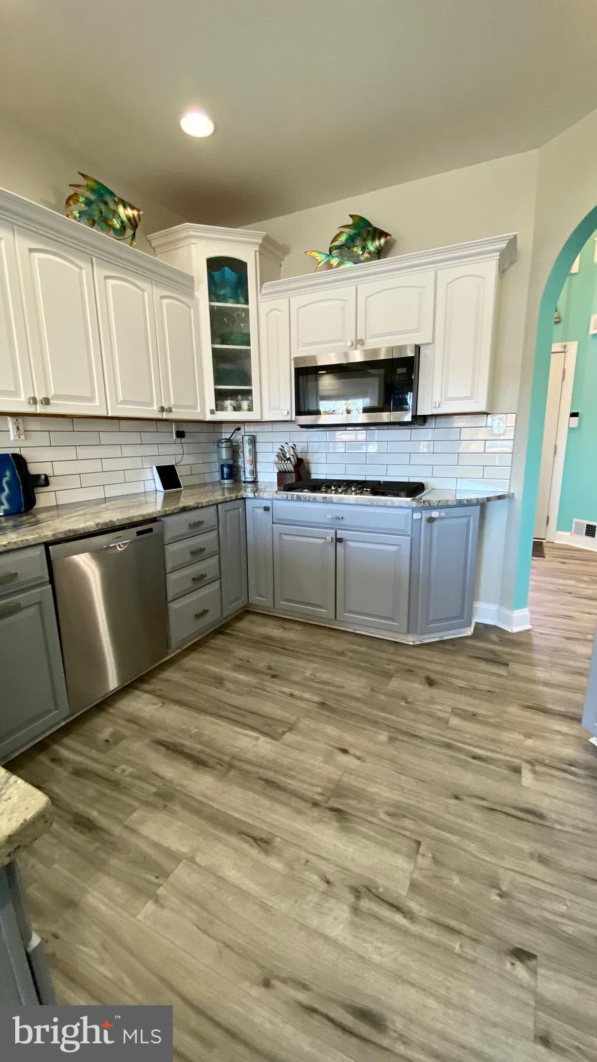 TAYLORS POINTE - Residential