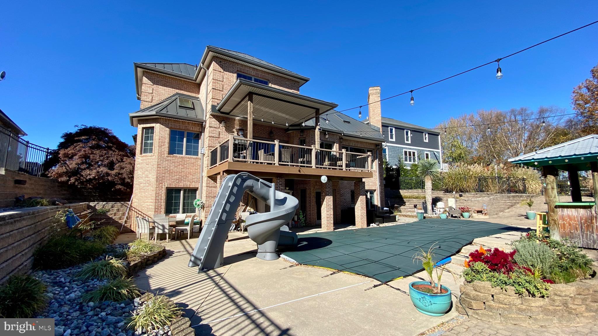 TAYLORS POINTE - Residential