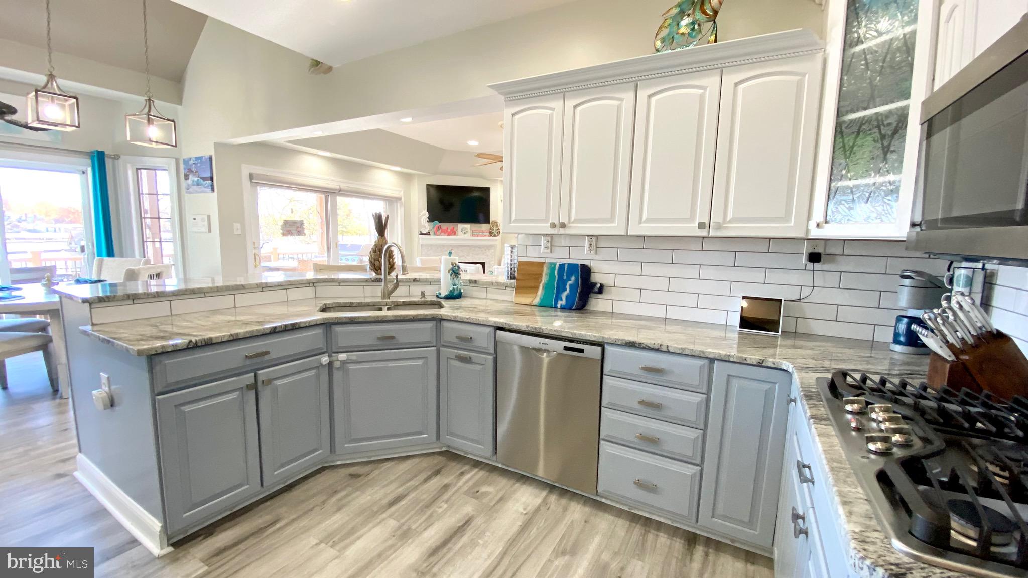 TAYLORS POINTE - Residential