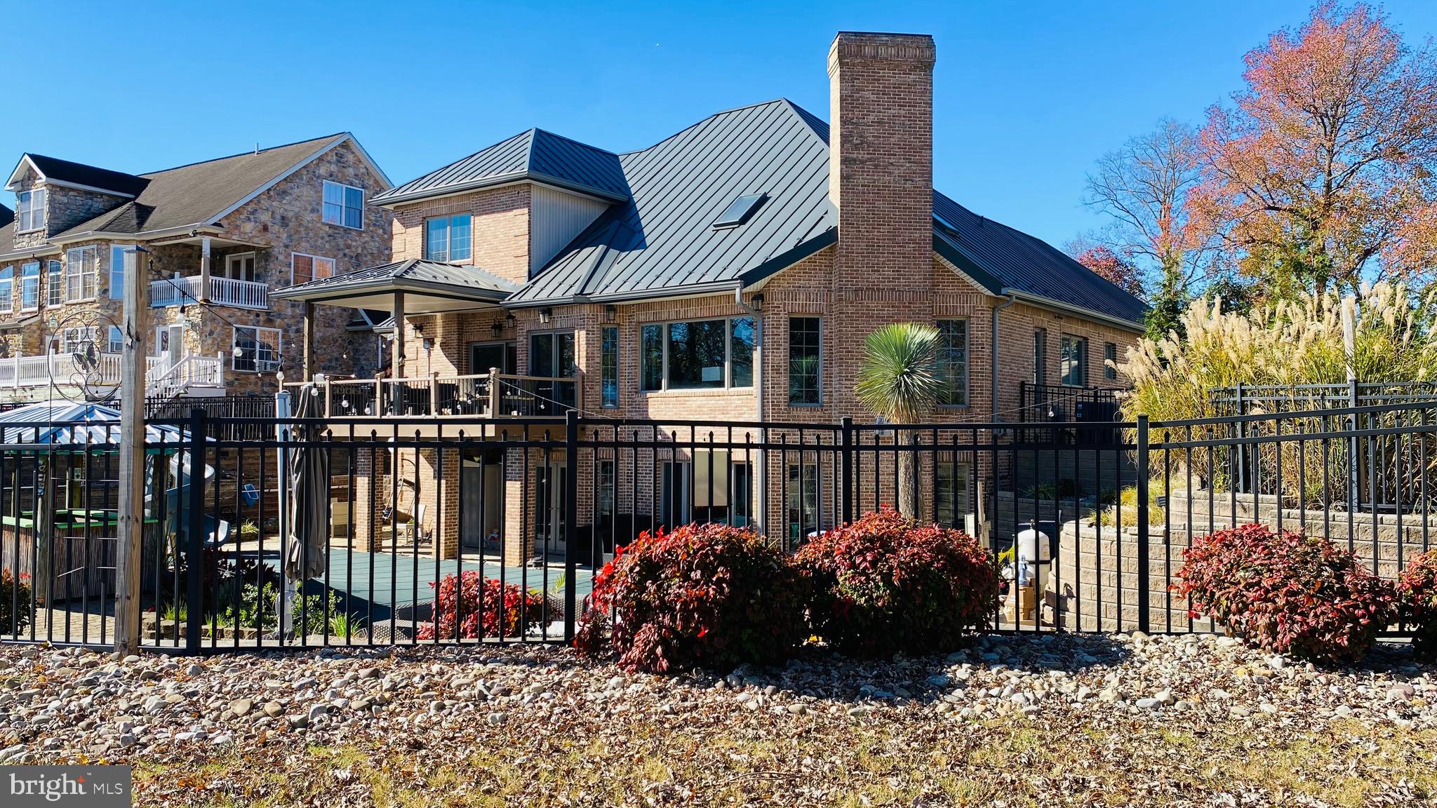 TAYLORS POINTE - Residential