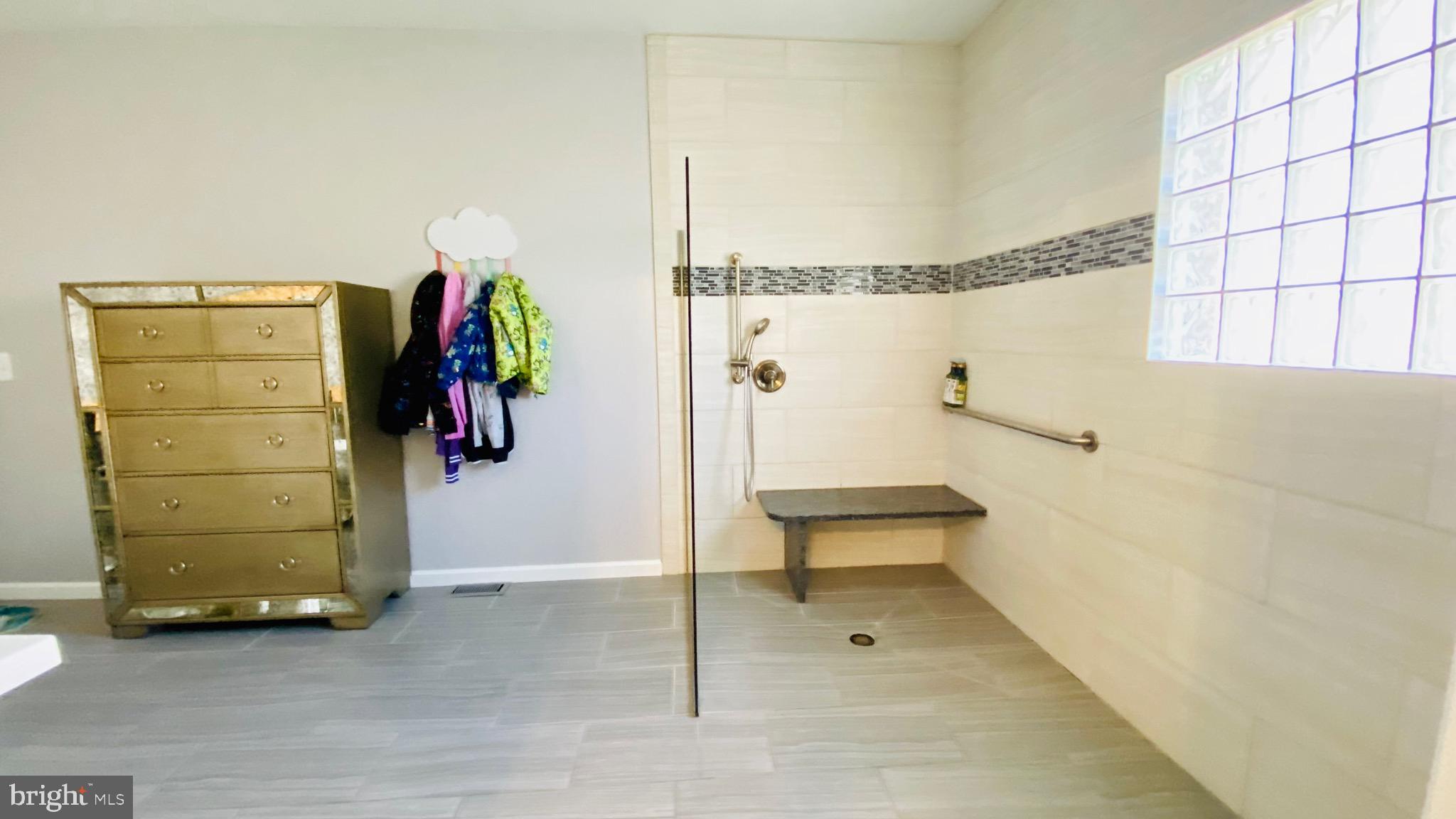 TAYLORS POINTE - Residential