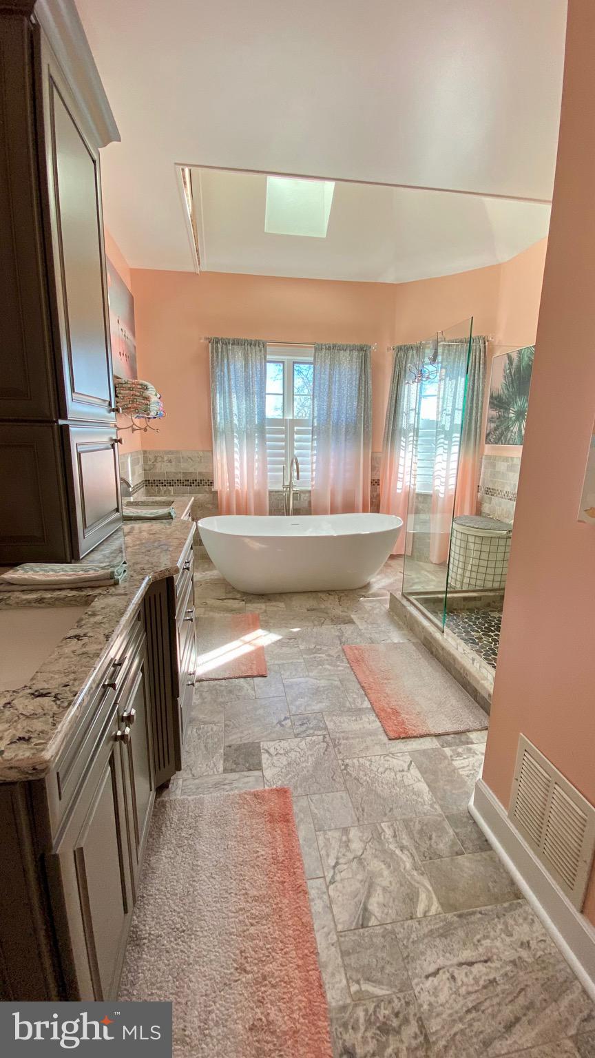 TAYLORS POINTE - Residential