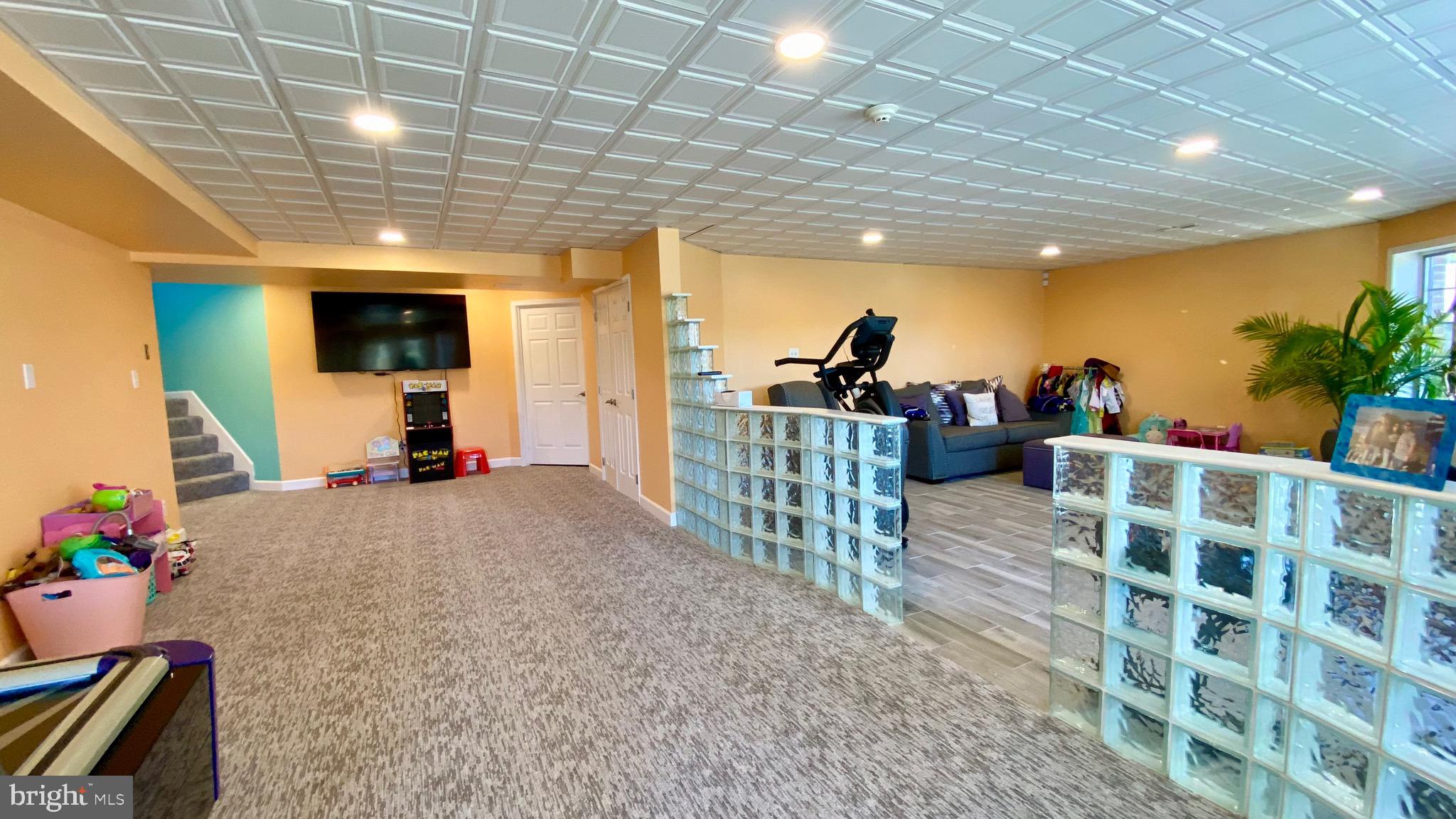 TAYLORS POINTE - Residential