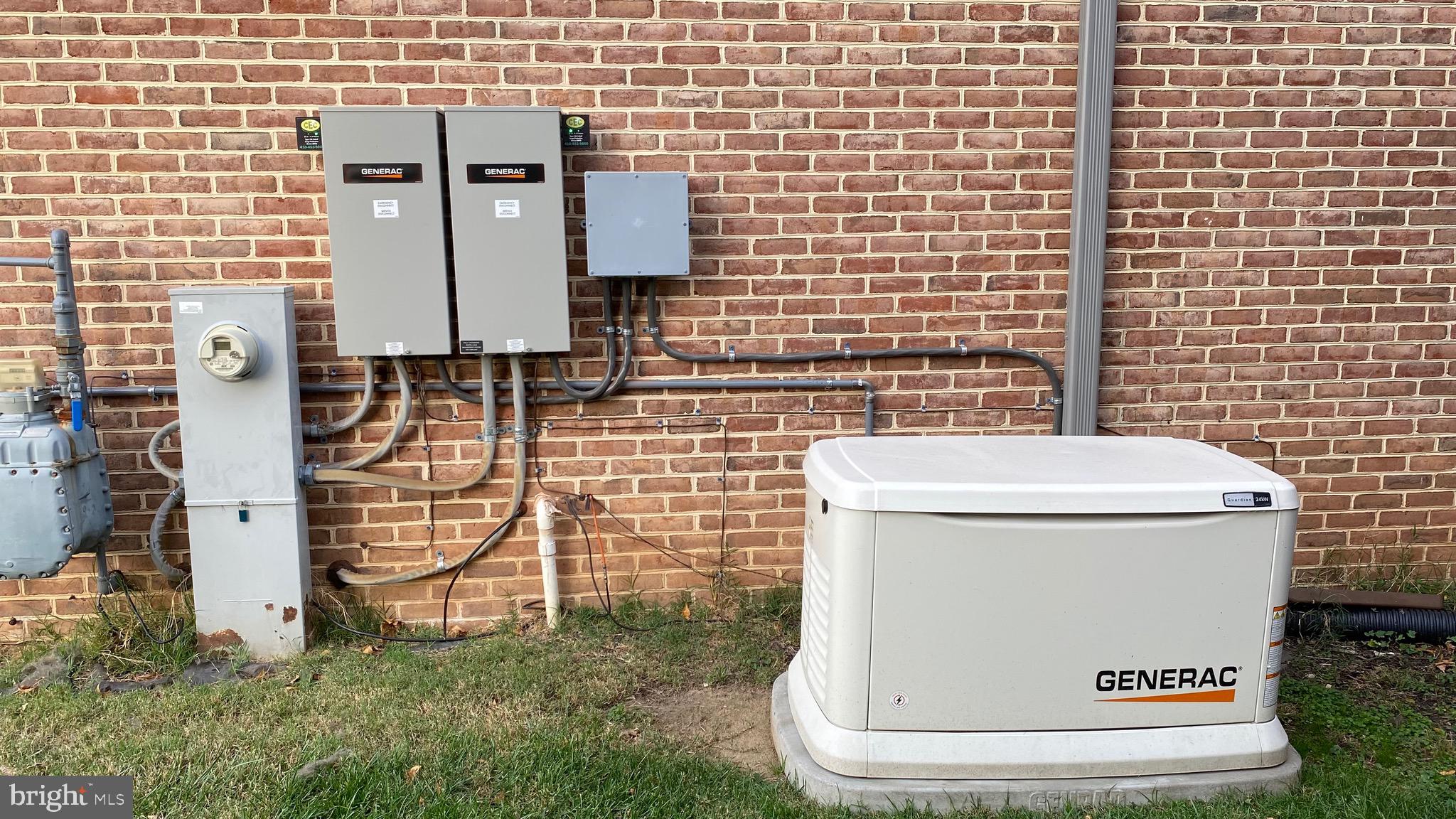 TAYLORS POINTE - Residential