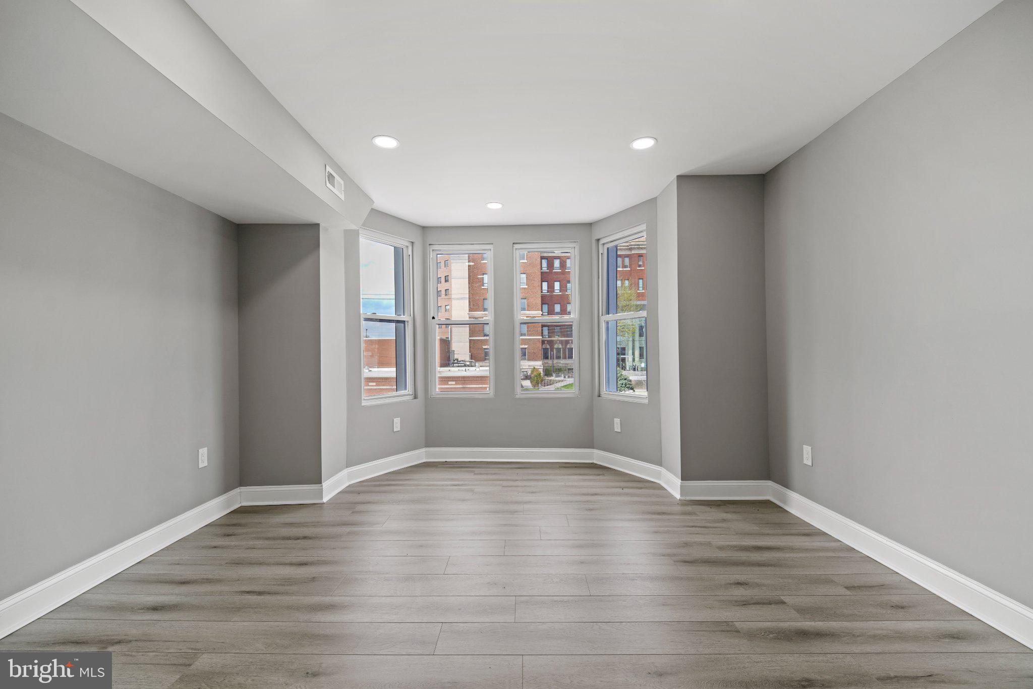 UNIVERSITY CITY - Residential